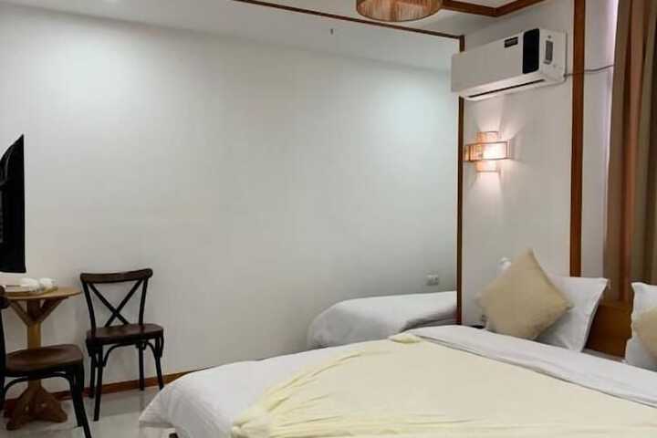 Room 12 of 42