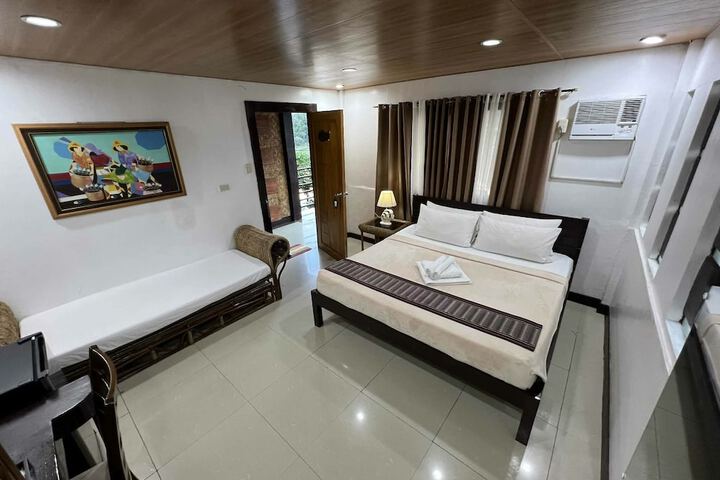 Room 3 of 7