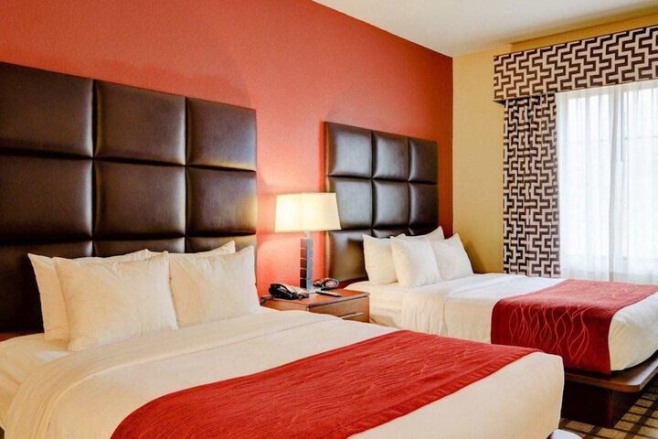 2 Queen Beds (7 of 13)