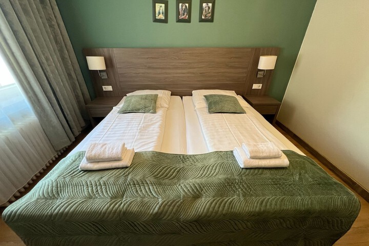 Room 4 of 44