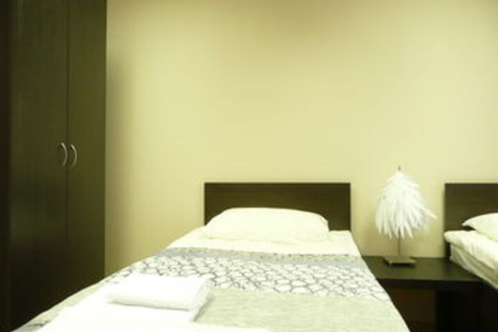 Room 13 of 33