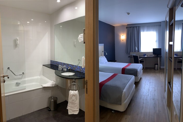 Room 10 of 40