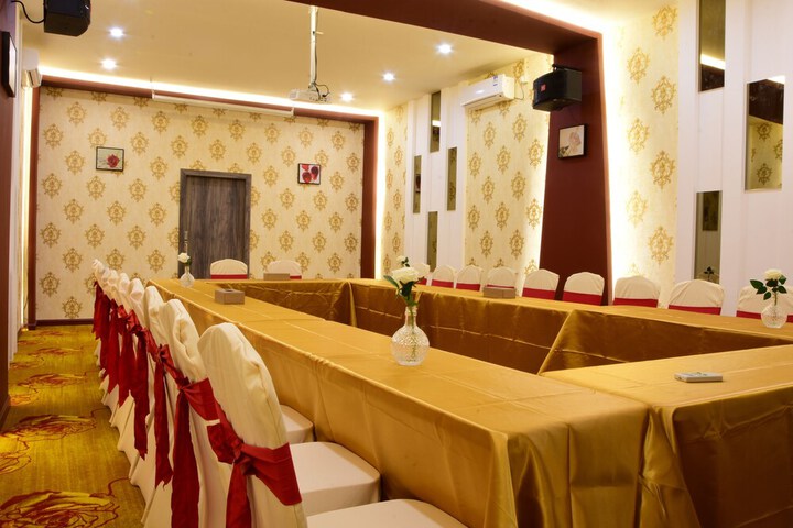 Ballroom/Hall 34 of 36