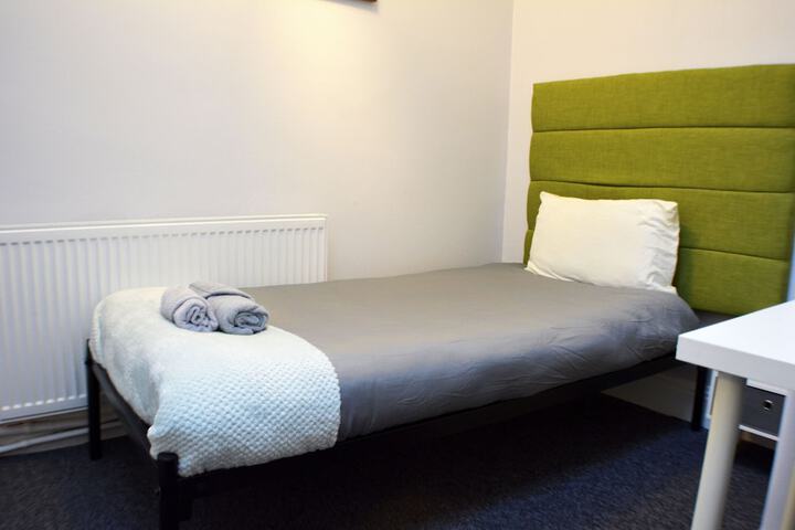 Room 33 of 46