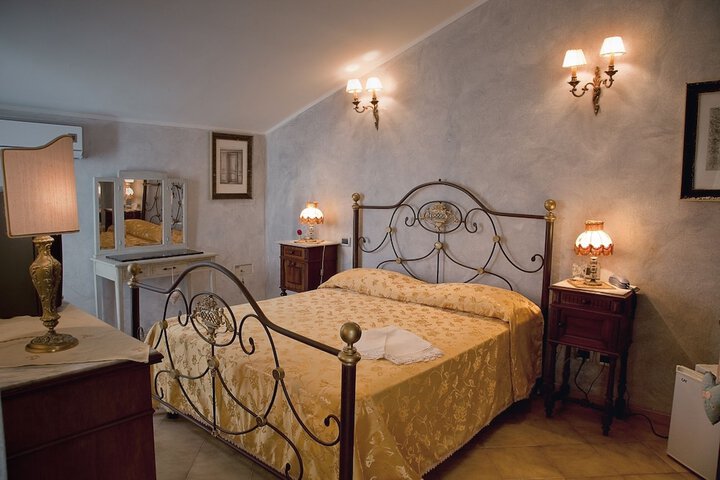 Room 8 of 30