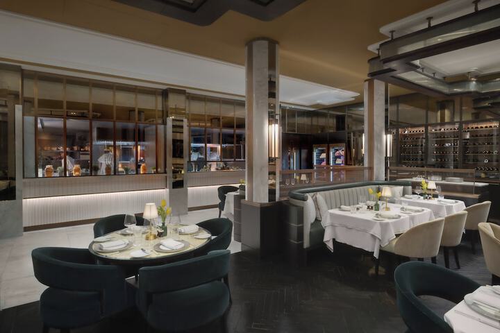 Dining 90 of 103