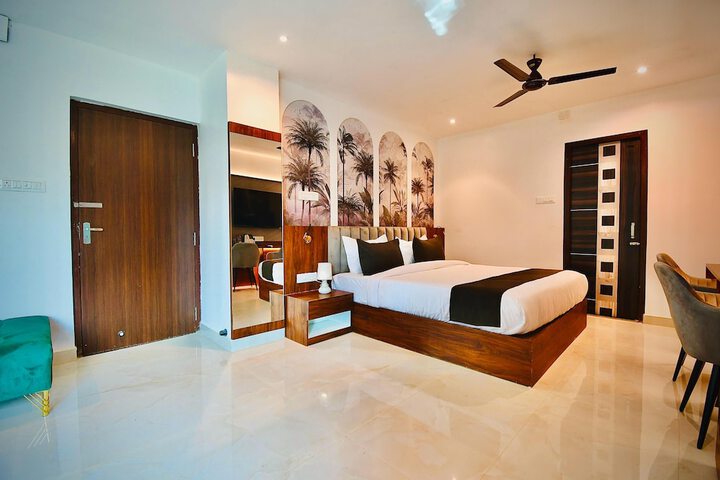 Room 5 of 18