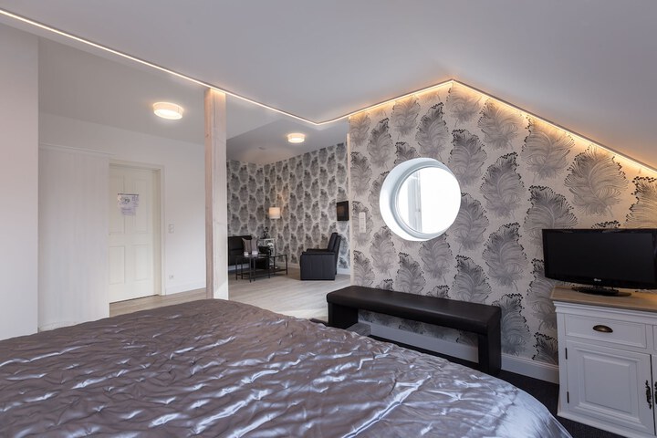 Room 36 of 76