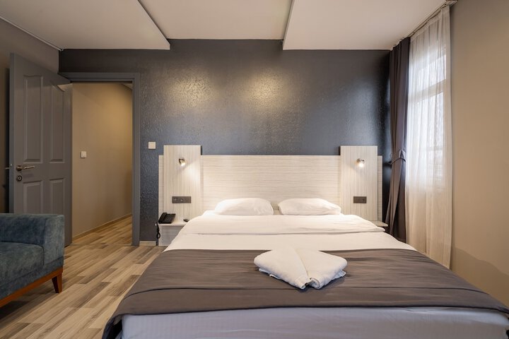Room 35 of 73