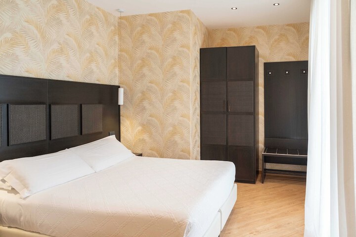 Room 95 of 247