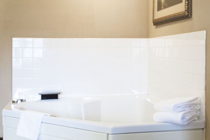 Jetted tub