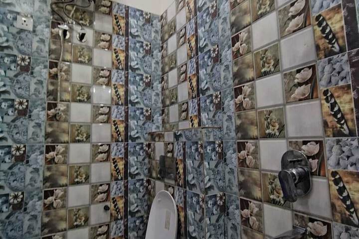 Room 10 of 20