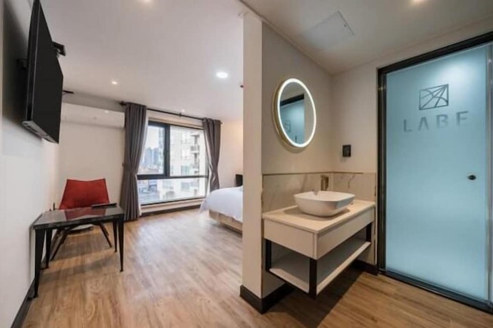 Room 34 of 67