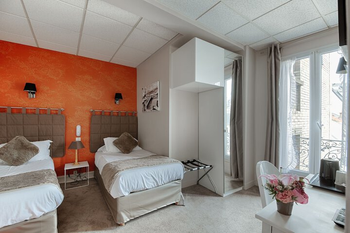 Room 17 of 47