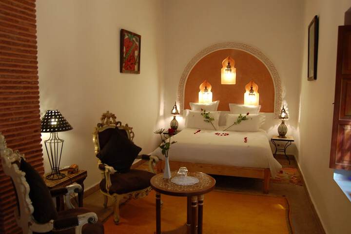 Room 2 of 141