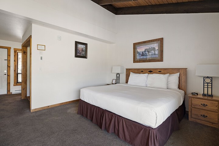 Room 15 of 118