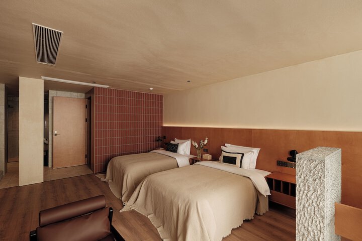Room 14 of 169
