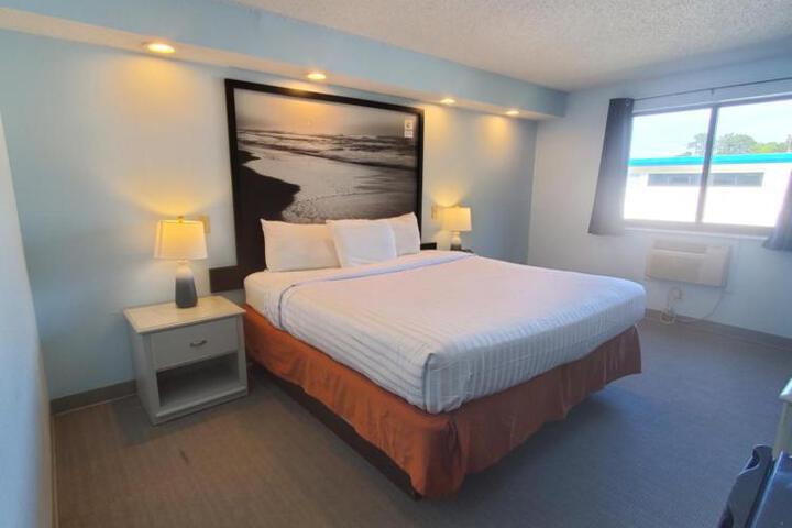 Double Accessible Queen Size Bed (13 of 17)