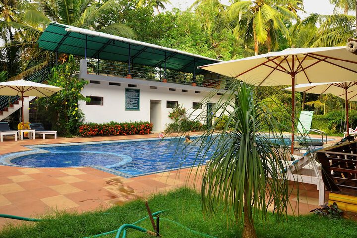 Hotel Pool