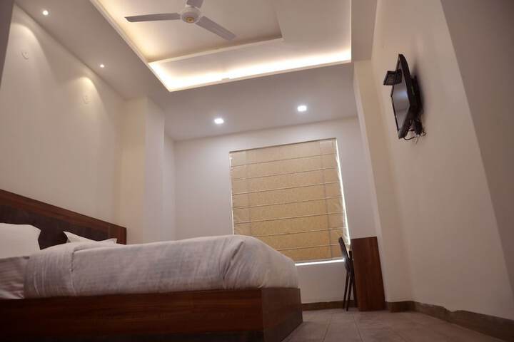 Room 8 of 35