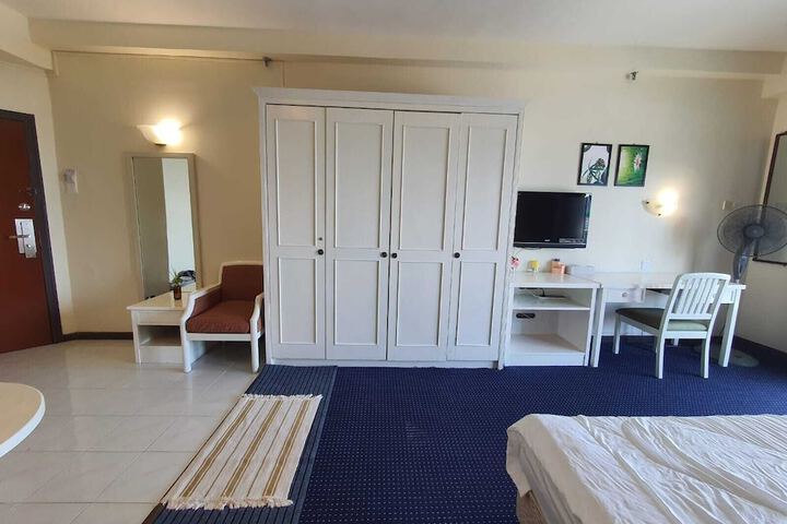 Room 216 of 650