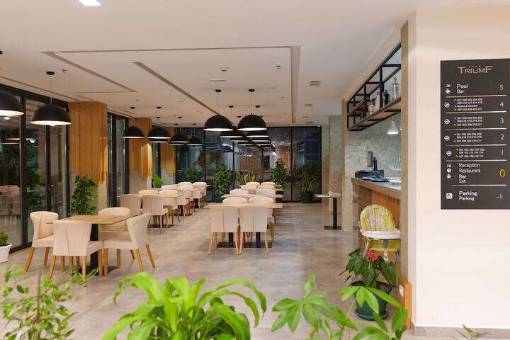 Dining 112 of 126