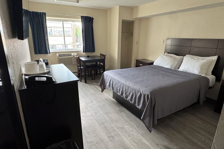 Room 5 of 13