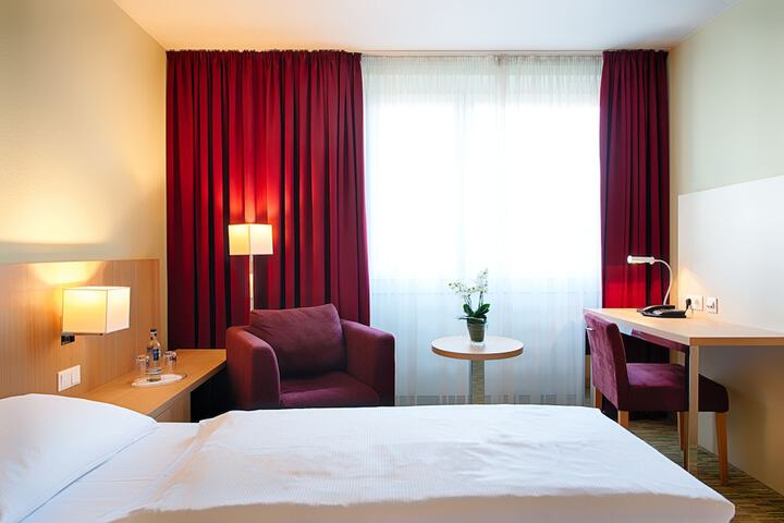 Room 4 of 41