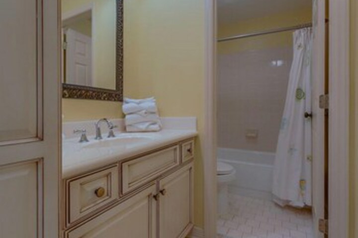 Room 27 of 148