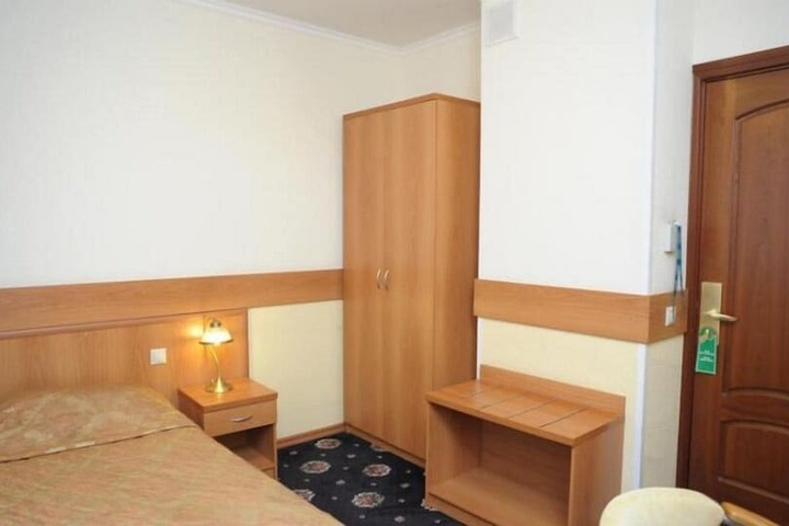 Room 16 of 72