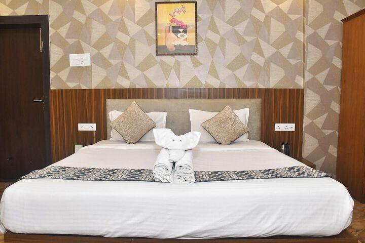 Room 4 of 7