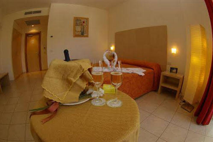 Room 7 of 8