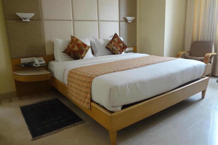 Room 15 of 36