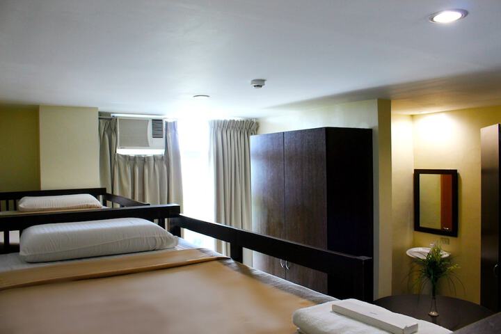 Room 9 of 42