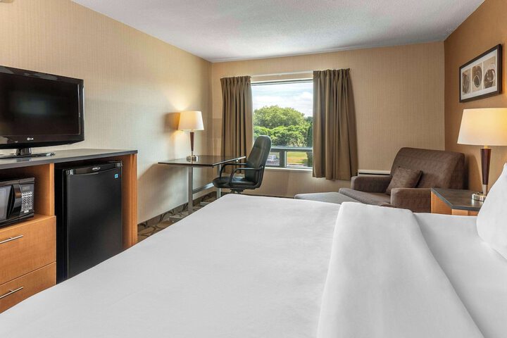 1 King Bed Upgrade (5 of 8)