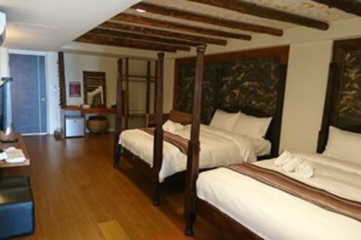 Room 32 of 44