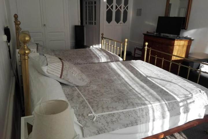 Room 2 of 8
