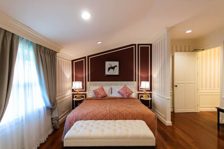 Room 40 of 228
