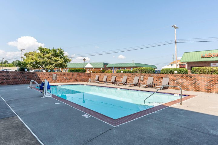 Hotel with Pool