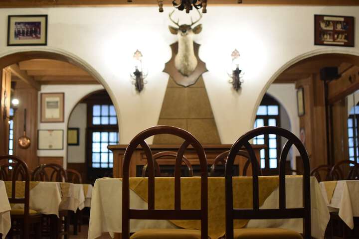 Dining 55 of 77