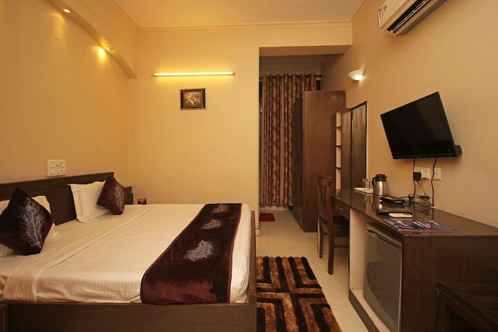 Room 7 of 14