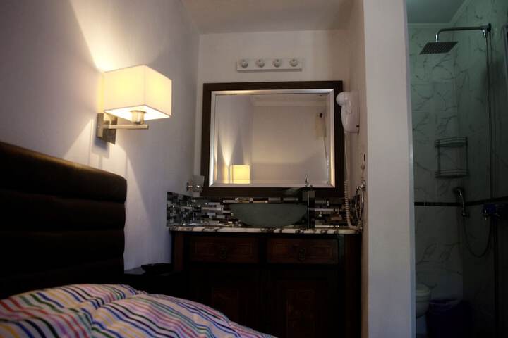 Room 21 of 31