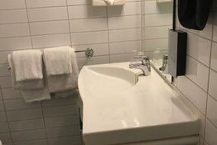 Room 10 of 79