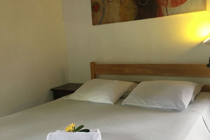 Room 4 of 32