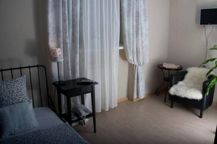 Room 4 of 6