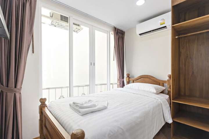 Room 9 of 43