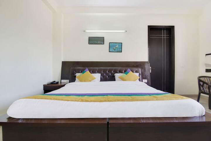 Room 18 of 28