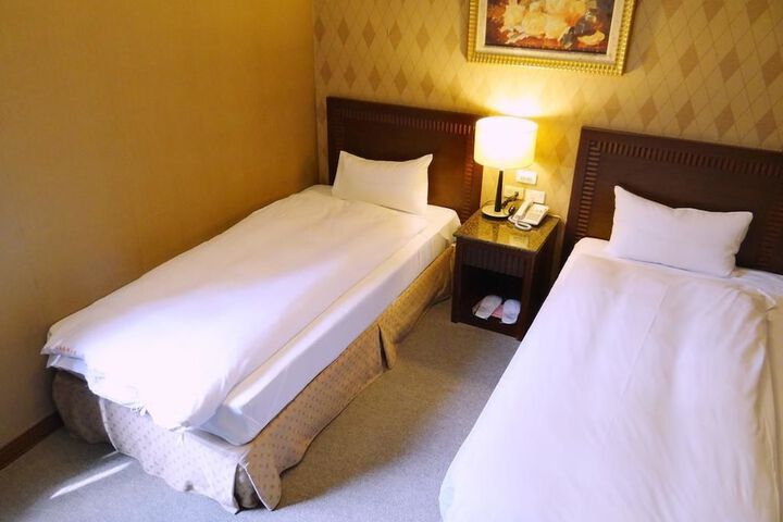 Room 11 of 37