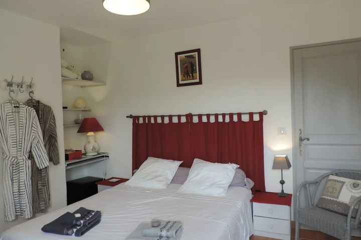 Room 6 of 15