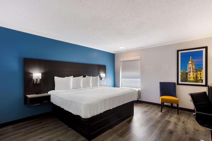 1 King Bed (14 of 14)